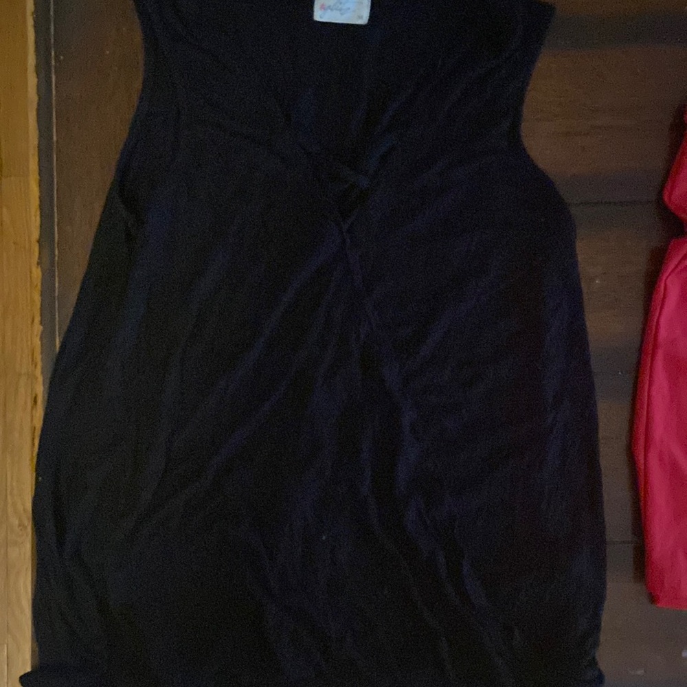 Black cris-cross in front sleeveless shirt